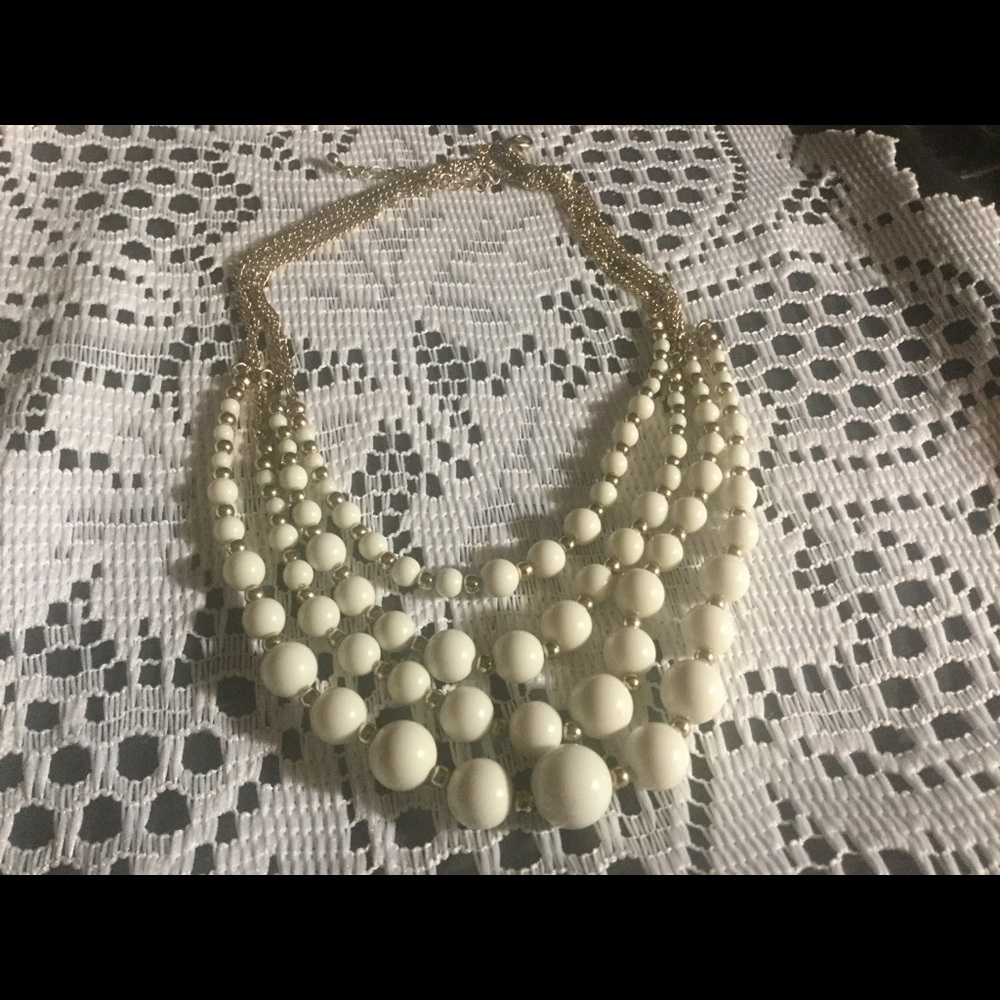 Pre-Love VTG White Beaded & Gold Necklace
